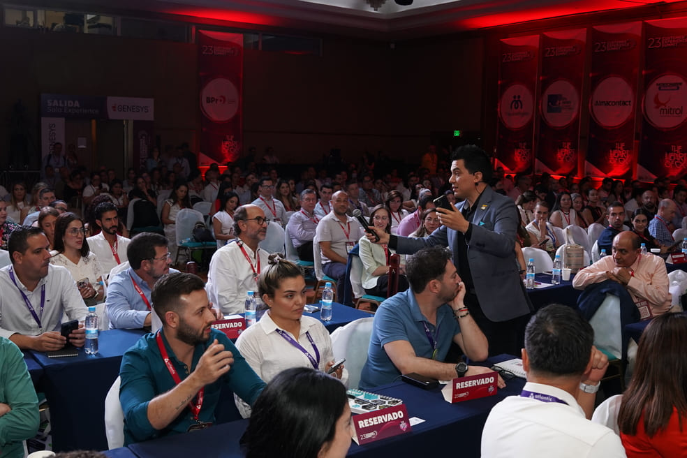 Germán Arciniegas haciendo magia con tecnología ante más de 1200 personas en Cartagena