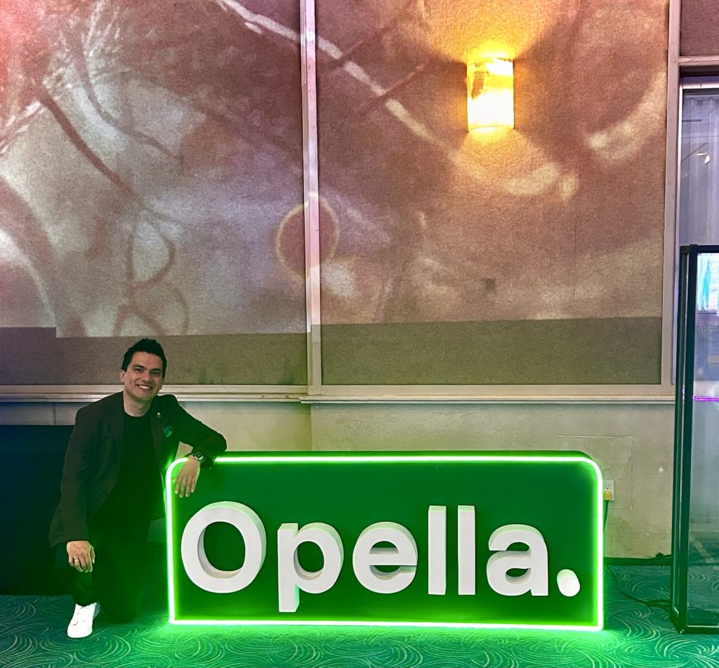 Germán Arciniegas Magia Corporativa con Opella en Cancún