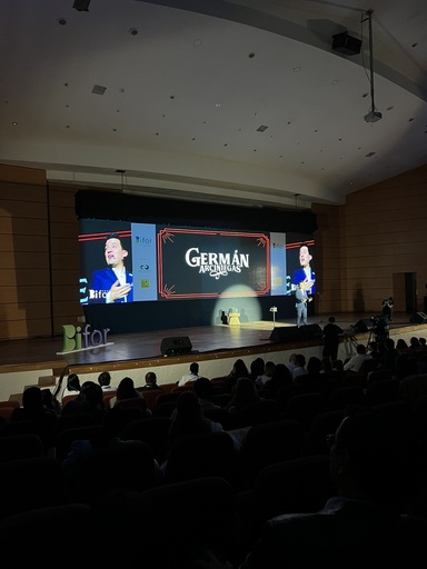Auditorio de Termales del Otoño lleno durante la ponencia de Germán Arciniegas en BiFor Manizales